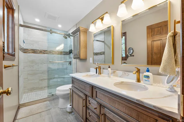 $648,500 | 1106 Woodcrest Lane, Kendallville, IN 46755