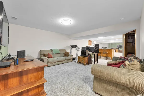 $624,900 | 1106 Woodcrest Lane, Kendallville, IN 46755