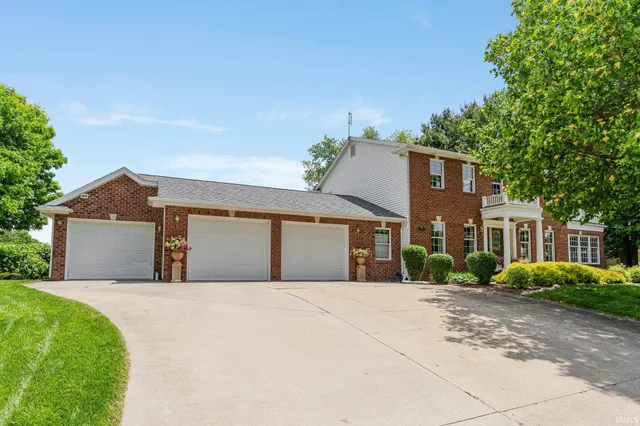 $648,500 | 1106 Woodcrest Lane, Kendallville, IN 46755