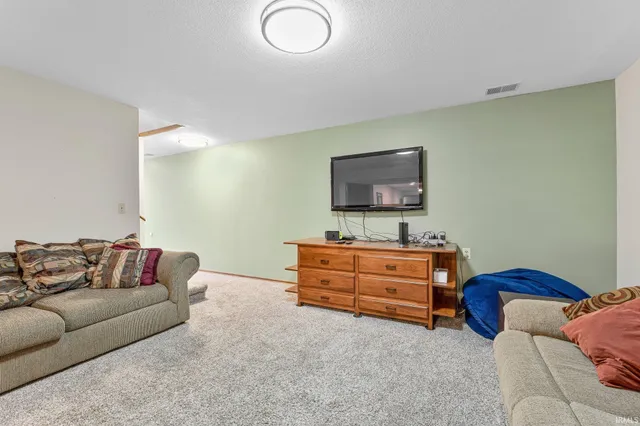 $648,500 | 1106 Woodcrest Lane, Kendallville, IN 46755