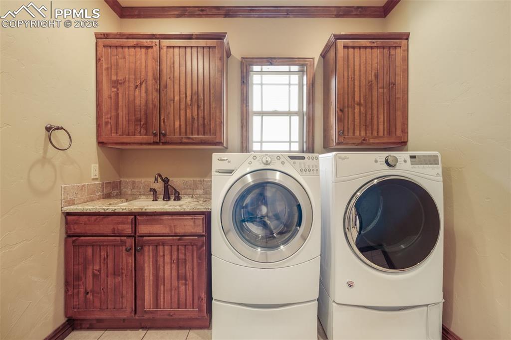 7830 Tannenbaum Road Colorado Springs, CO 80908 - Photo 16 of 50 a utility room with sink dryer and washer