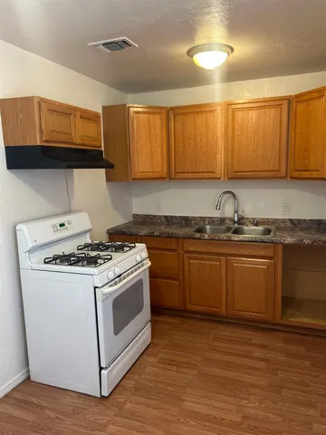 $299,950 | 727 South Sinclair Avenue, Stockton, CA 95215