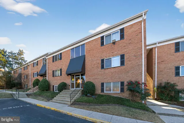 $1,700 | 3364 Hewitt Avenue, Unit 301, Silver Spring, MD 20906