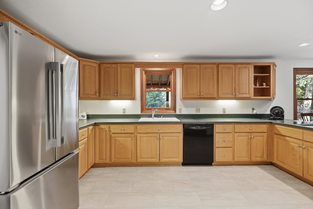 63 Jamestown Road Leominster, MA 01453 - Photo 12 of 42 Gallery Image 12