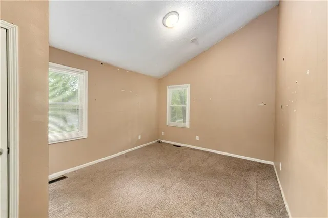 $129,900 | 405 Bellemere Road, Blue Springs, MO 64015