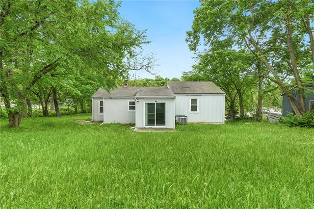$129,900 | 405 Bellemere Road, Blue Springs, MO 64015