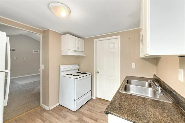 $129,900 | 405 Bellemere Road, Blue Springs, MO 64015