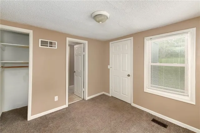 $129,900 | 405 Bellemere Road, Blue Springs, MO 64015