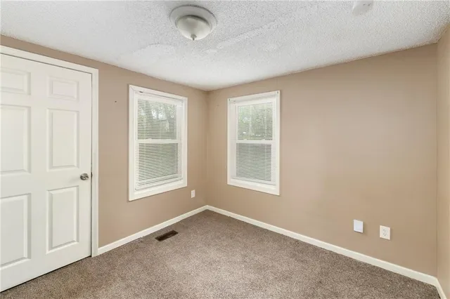 $129,900 | 405 Bellemere Road, Blue Springs, MO 64015