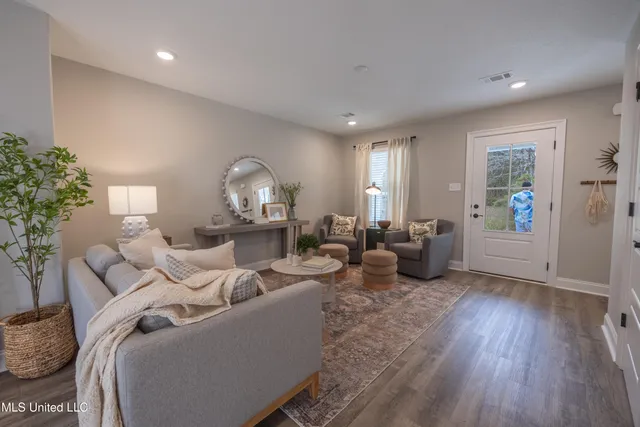 $1,950 | 933 Motsie Road, Biloxi, MS 39532