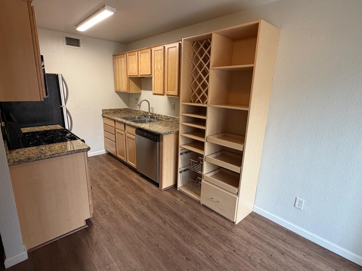 5000 Bremner Way, Unit 4 Sacramento, CA 95841 - Photo 4 of 23 a kitchen with a refrigerator and a stove top oven