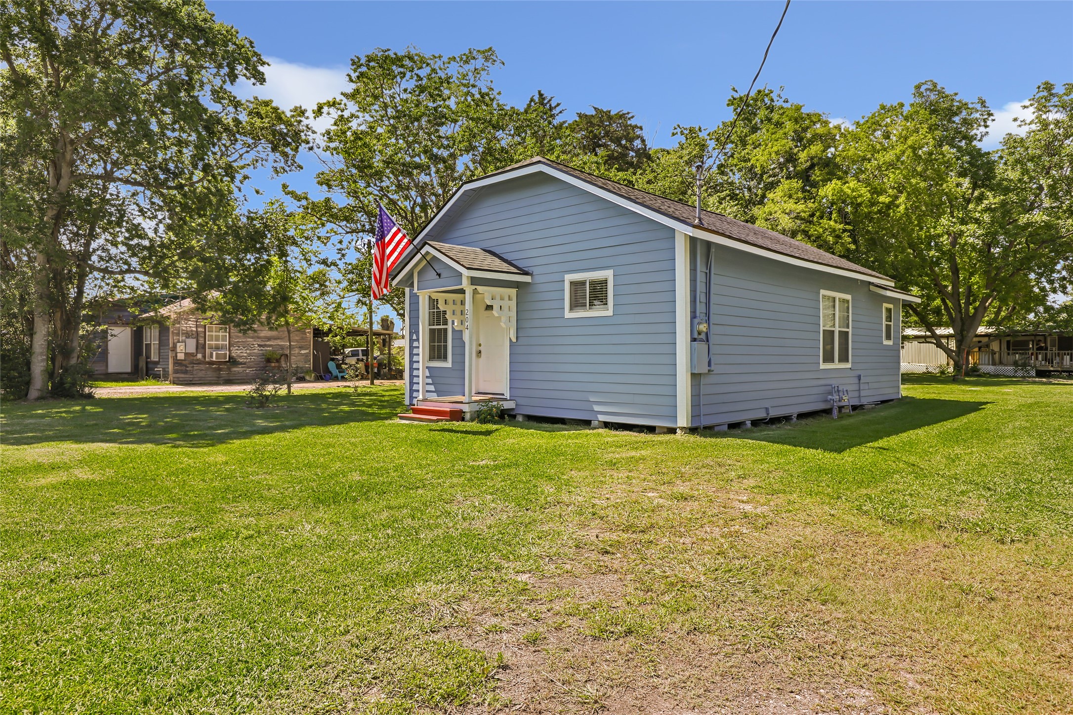 204 Kerry Road Highlands, TX 77562 - Photo 3 of 16