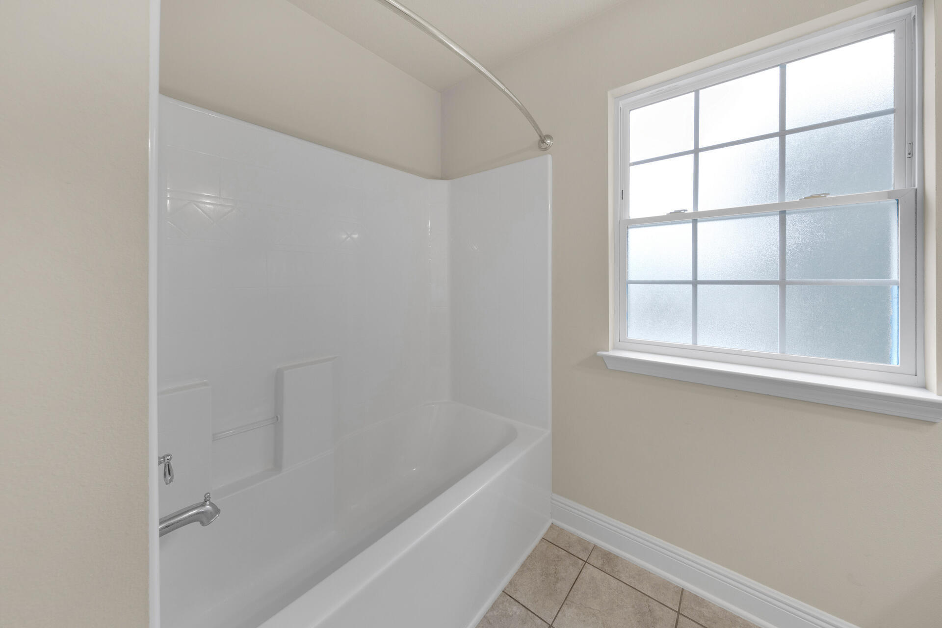 40 Horn Beam Way Santa Rosa Beach, FL 32459 - Photo 17 of 37 a bathroom with a bathtub