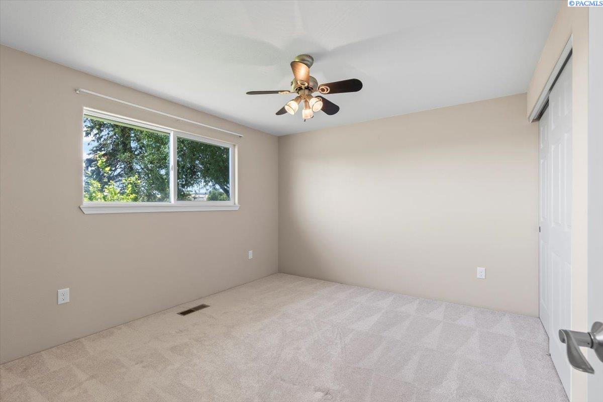 1281 Gibson Road Selah, WA 98942 - Photo 23 of 39 Gallery Image 23