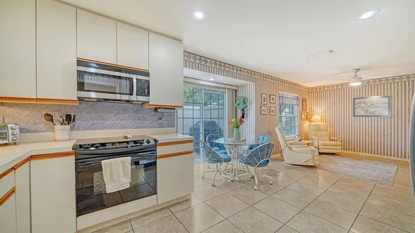 $6,000 | 4419 Oakley Greene, Unit 19, Sarasota, FL 34235