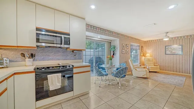 $6,000 | 4419 Oakley Greene, Unit 19, Sarasota, FL 34235