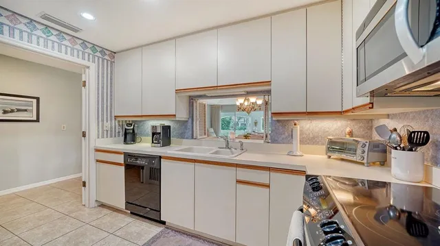 $6,000 | 4419 Oakley Greene, Unit 19, Sarasota, FL 34235