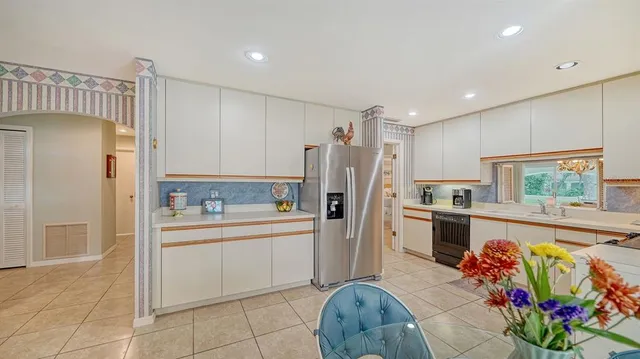 $6,000 | 4419 Oakley Greene, Unit 19, Sarasota, FL 34235