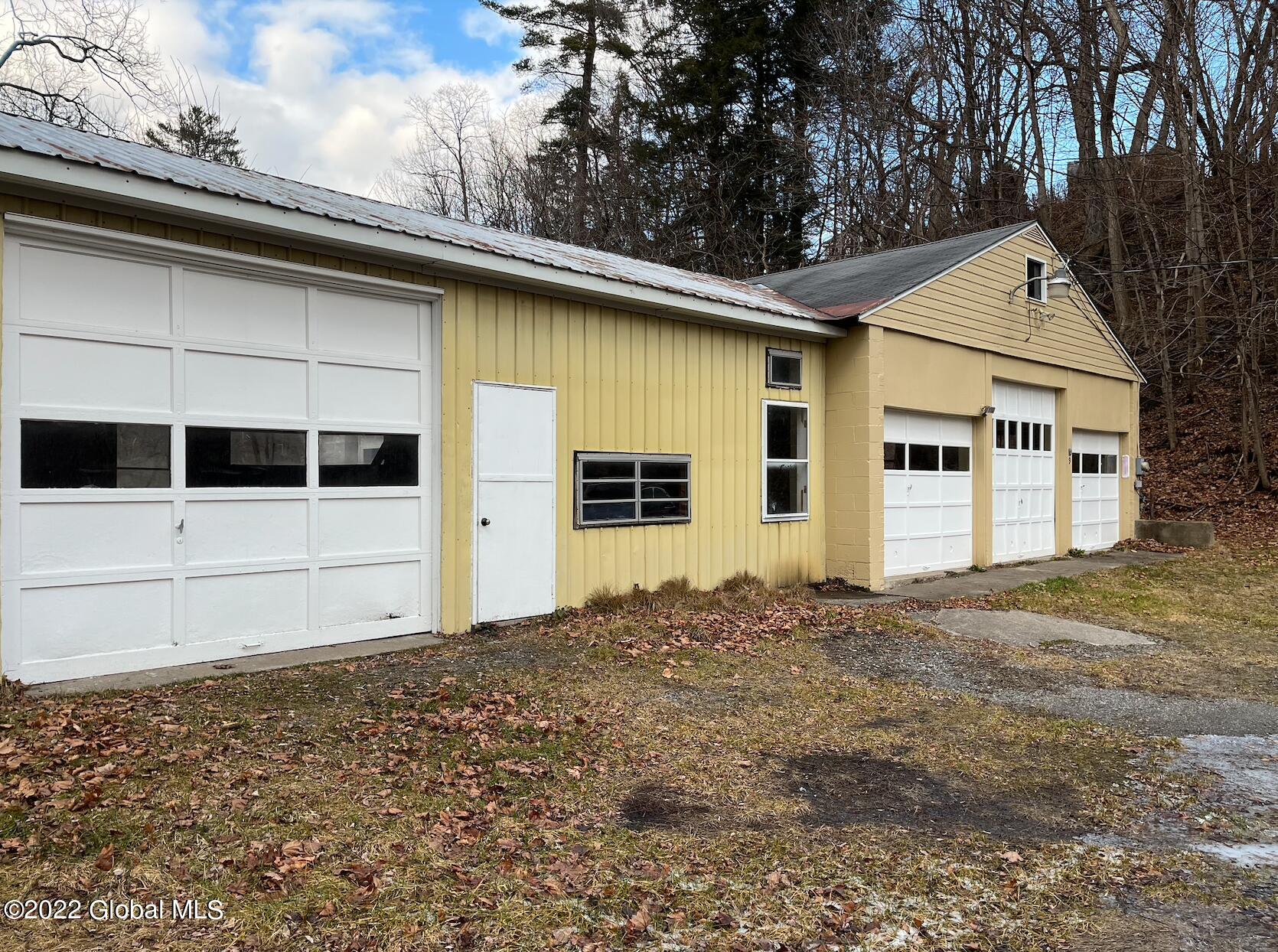 9 Lower Lepper Road Fort Johnson, NY 12070 - Photo 3 of 10 Screen Shot 2022-01-03 at 6.58.26 PM