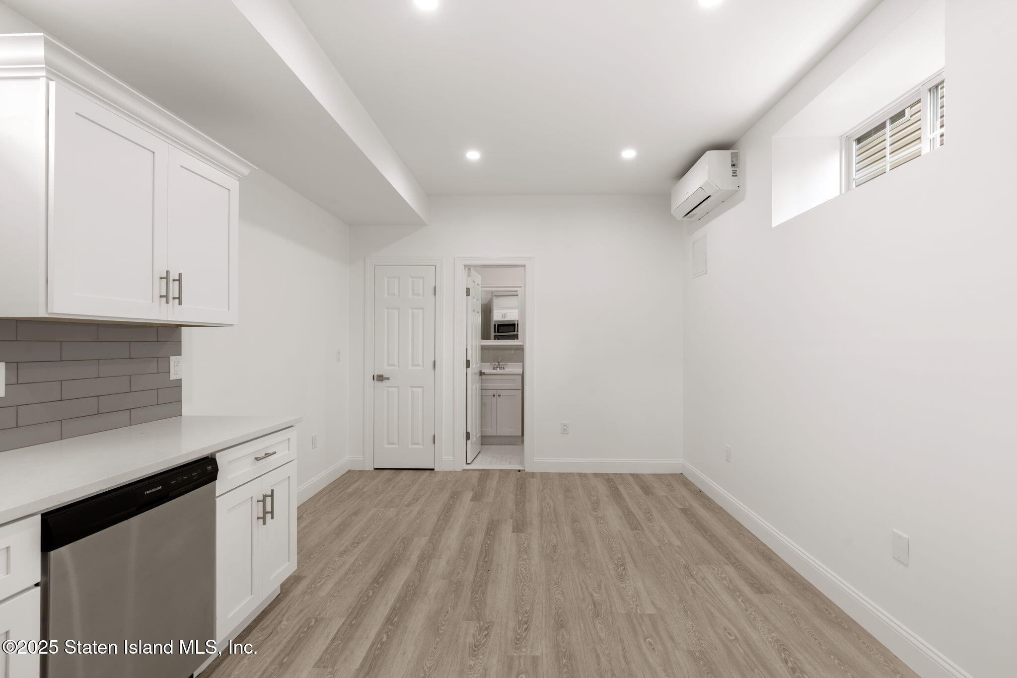 1384 Clove Road Staten Island, NY 10301 - Photo 27 of 51 a view of a kitchen with electric appliances