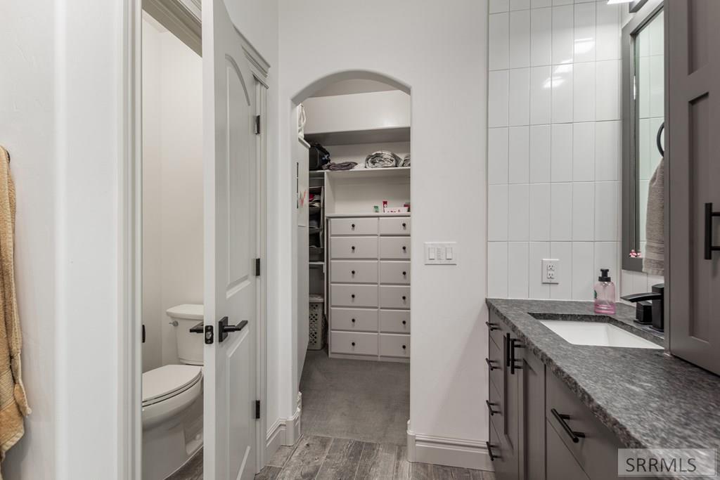 6568 Middle Fork Road Idaho Falls, ID 83406 - Photo 20 of 52 Primary bathroom