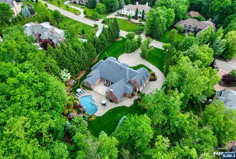 $3,388,000 | 68 Bramshill Drive, Mahwah, NJ 07430
