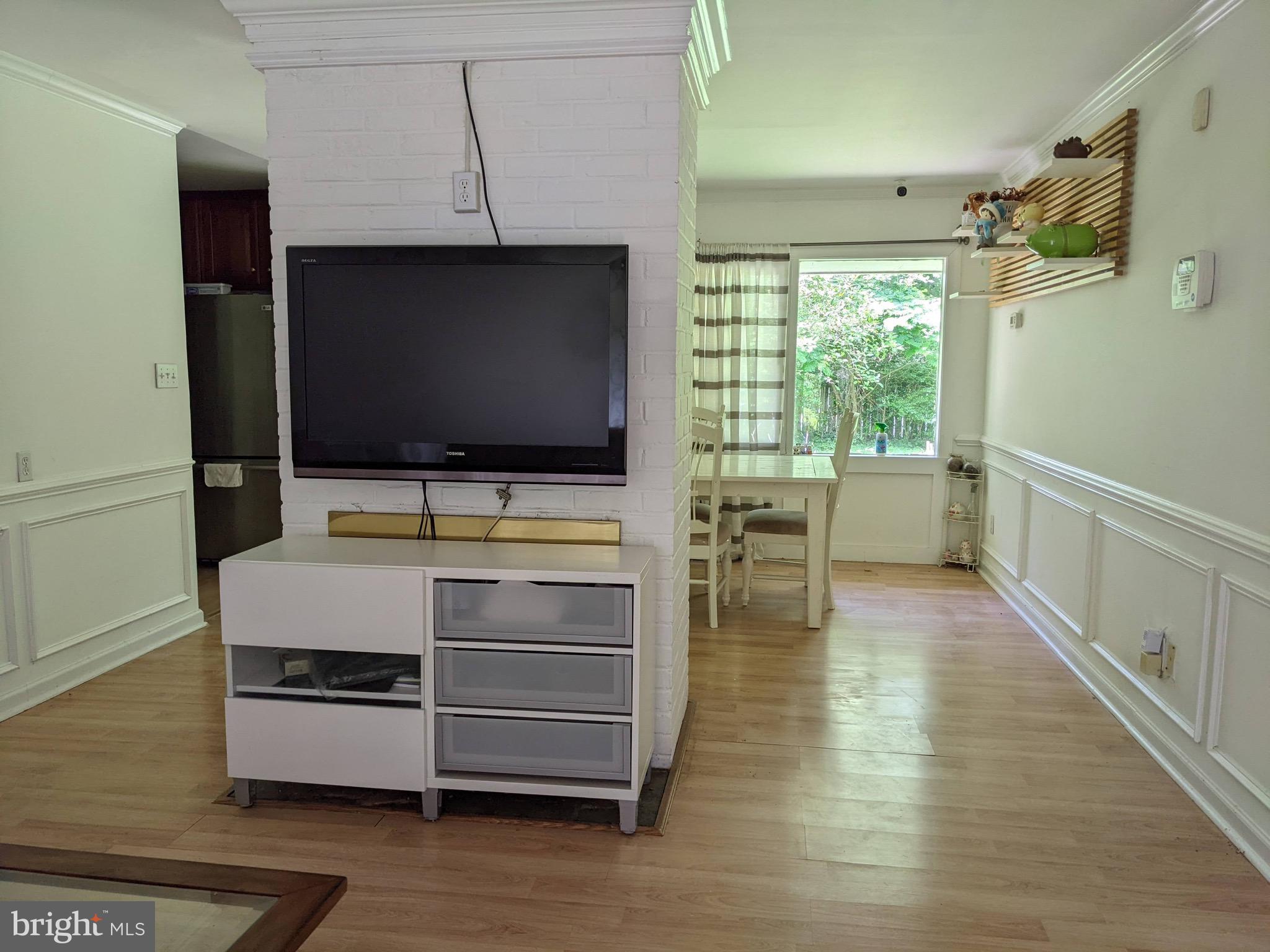 7303 Gary Street Springfield, VA 22150 - Photo 5 of 35