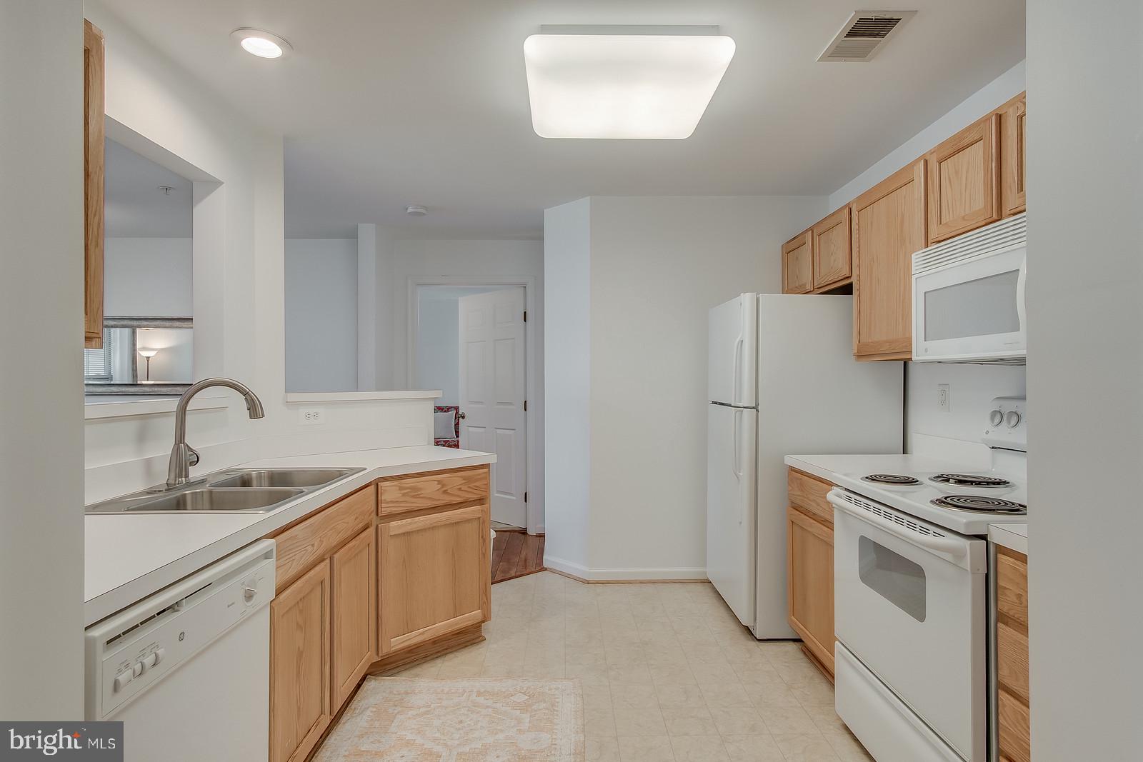 501 Patton Circle, Unit E Frederick, MD 21703 - Photo 3 of 31