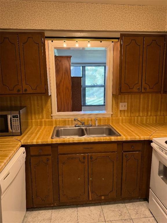 29 Chaumont Square Northwest Atlanta, GA 30327 - Photo 5 of 16 a kitchen with a sink and a cabinets