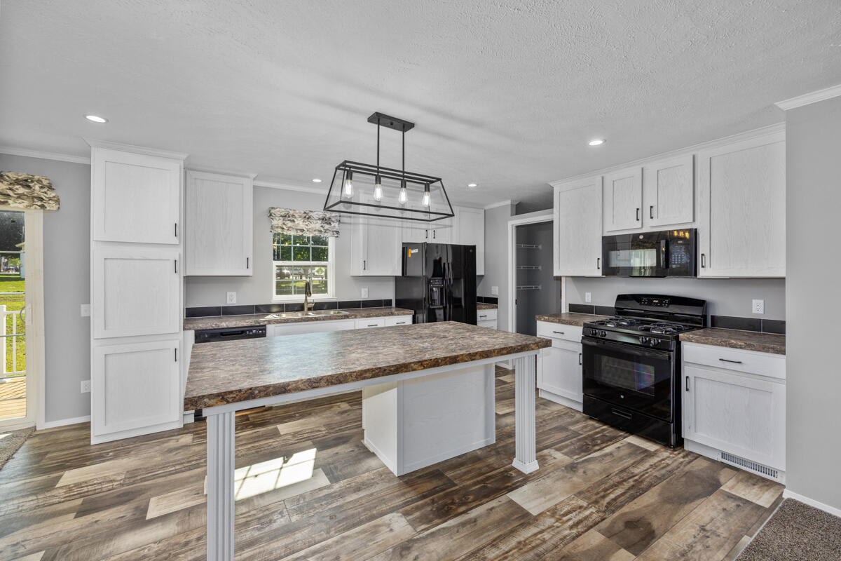 107 Scott Street Morley, MI 49336 - Photo 7 of 28 IMG_1006