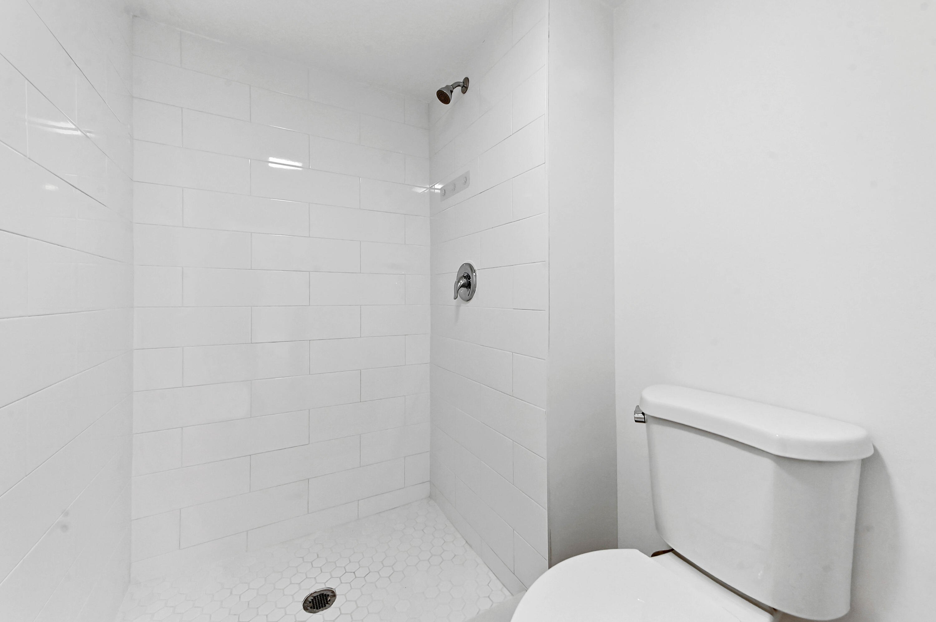 825 Center Street, Unit 12A Jupiter, FL 33458 - Photo 18 of 21 18 bathrom 02