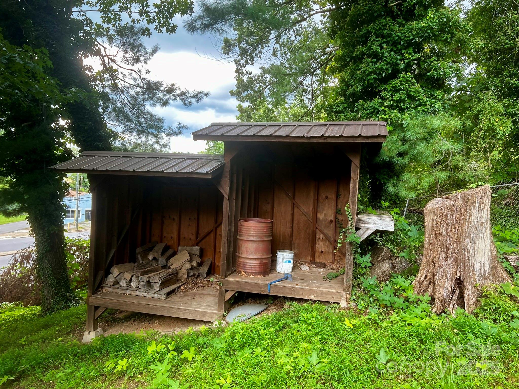 404 Huffman Street Morganton, NC 28655 - Photo 26 of 29 a view of a backyard with couches and a large tree