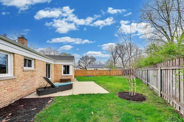 $355,900 | 1149 North Hickory Avenue, Arlington Heights, IL 60004