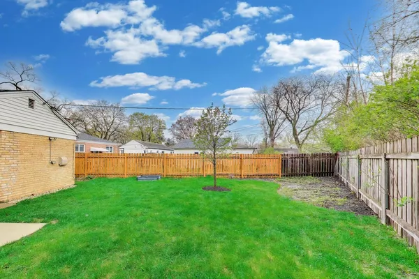 $355,900 | 1149 North Hickory Avenue, Arlington Heights, IL 60004