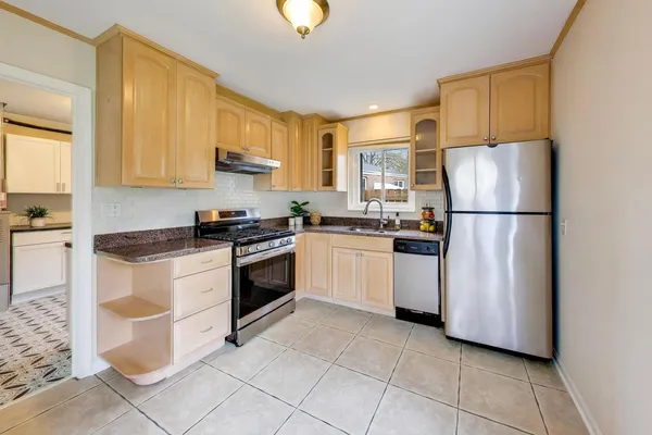 $355,900 | 1149 North Hickory Avenue, Arlington Heights, IL 60004