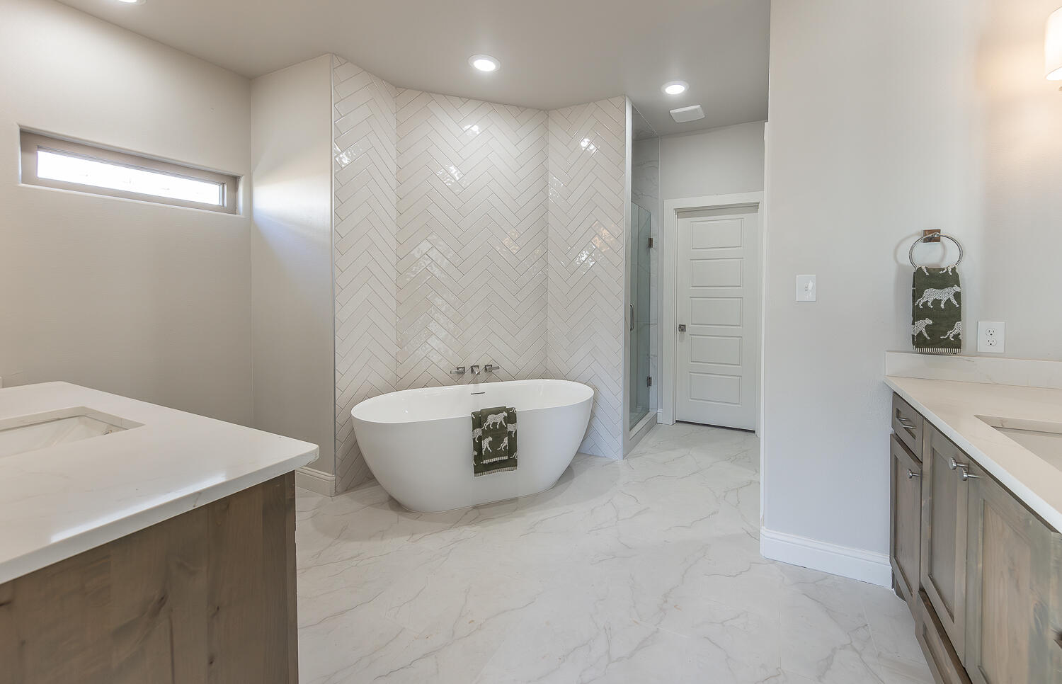 3607 143rd Street Lubbock, TX 79423 - Photo 18 of 35 a bathroom with a tub sink and mirror
