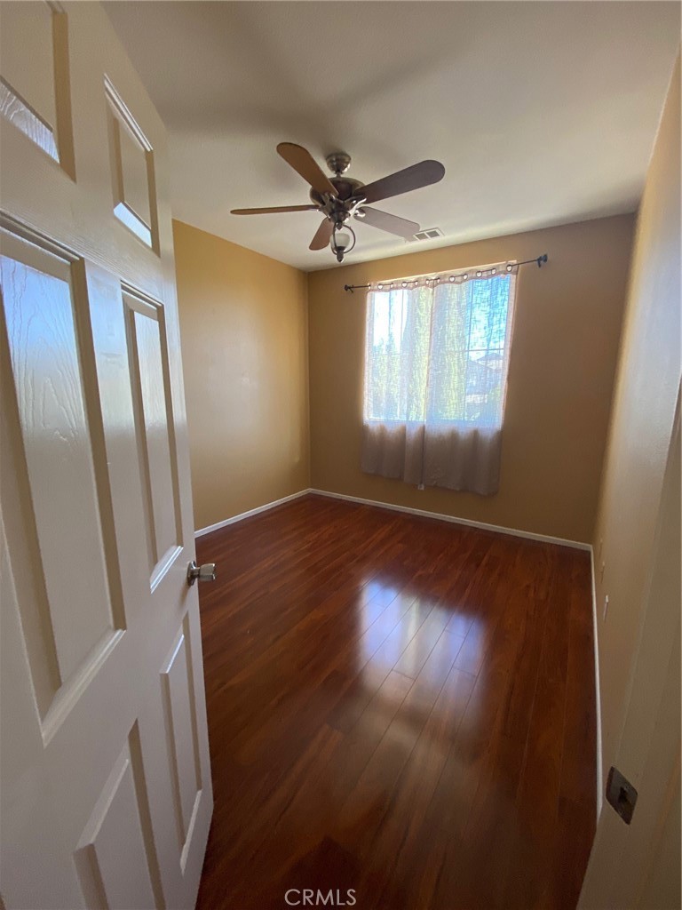 40493 Chantemar Way Temecula, CA 92591 - Photo 11 of 14 Upstairs bedroom 3
