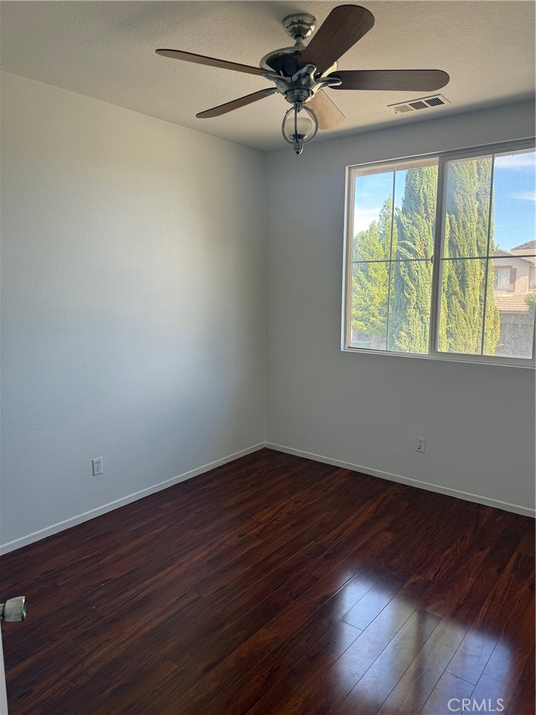 40493 Chantemar Way Temecula, CA 92591 - Photo 11 of 15 Upstairs bedroom 3