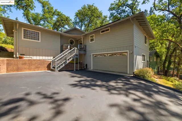 a view of a living room