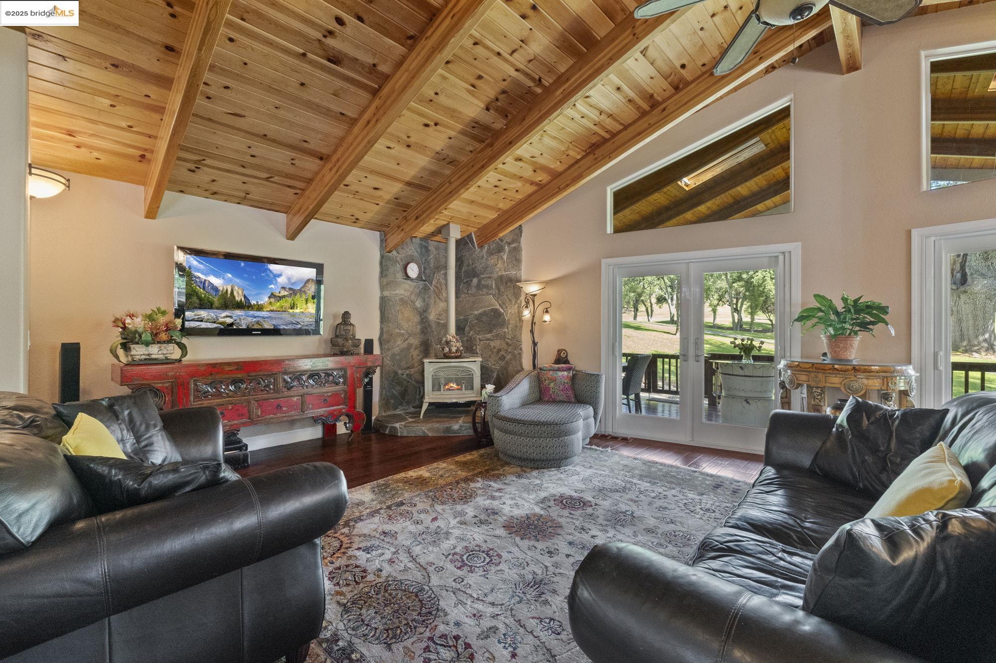 19400 Reid Circle Groveland, CA 95321 - Photo 24 of 60 a outdoor living space with furniture