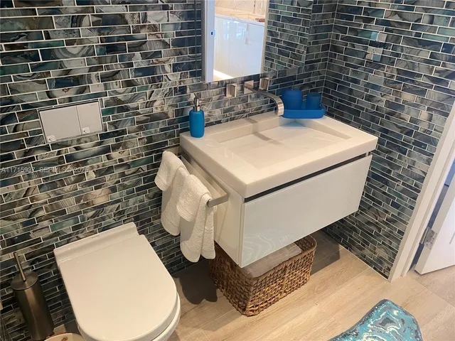 $3,990,000 | 17901 Collins Avenue, Unit BC 5, Sunny Isles Beach, FL 33160