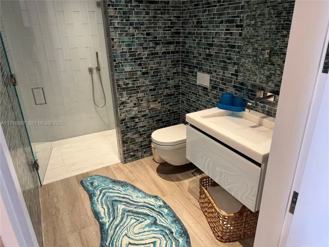 $3,990,000 | 17901 Collins Avenue, Unit BC 5, Sunny Isles Beach, FL 33160