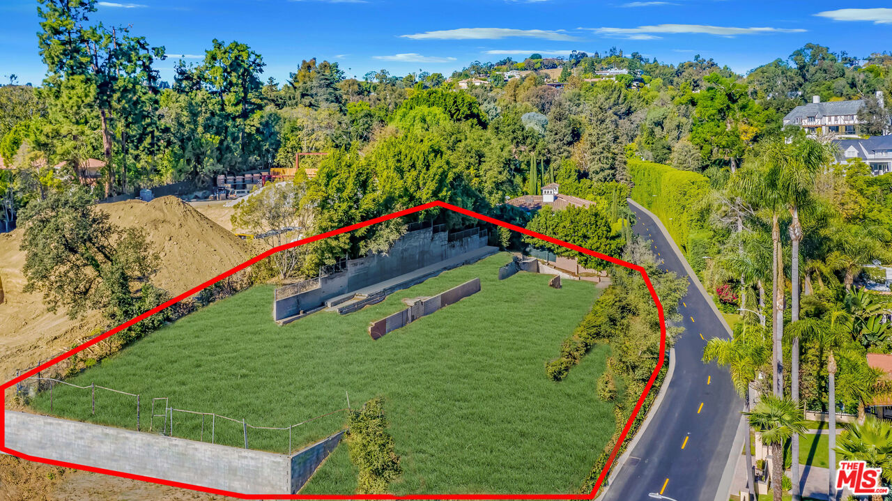 1131 Tower Road Beverly Hills, CA 90210 - Photo 3 of 9 Gallery Image 3