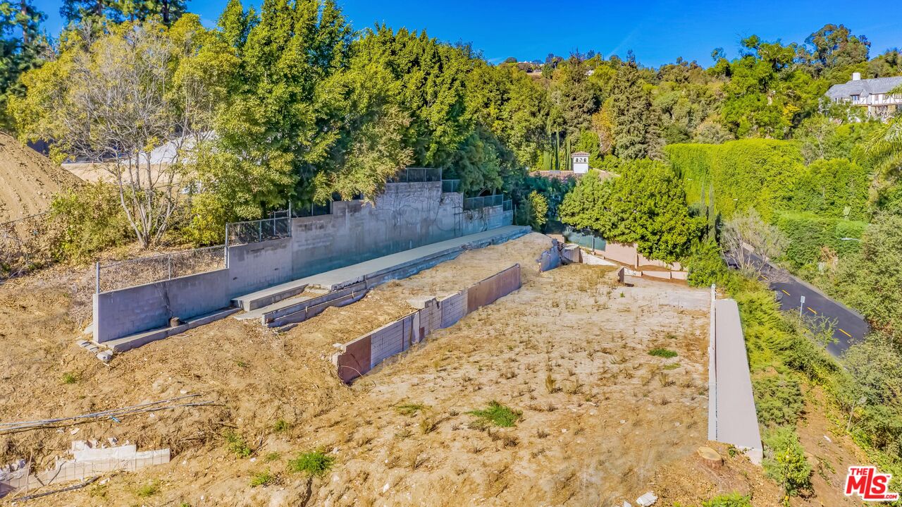 1131 Tower Road Beverly Hills, CA 90210 - Photo 4 of 9 Gallery Image 4