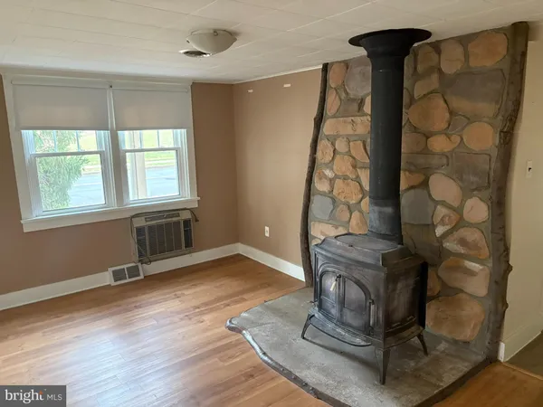 $2,300 | 3842 Old Easton Road, Doylestown, PA 18902