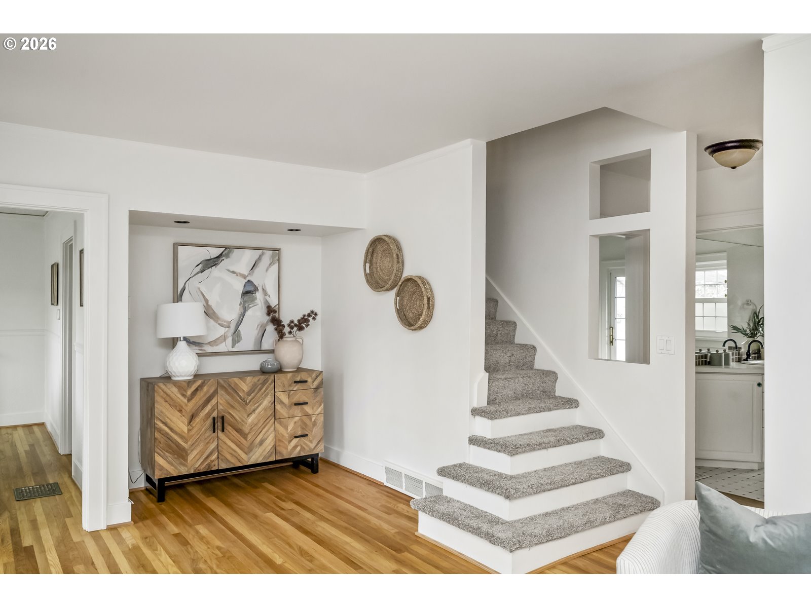 2826 Northeast 61st Avenue Portland, OR 97213 - Photo 2 of 48 Entrance/Foyer
