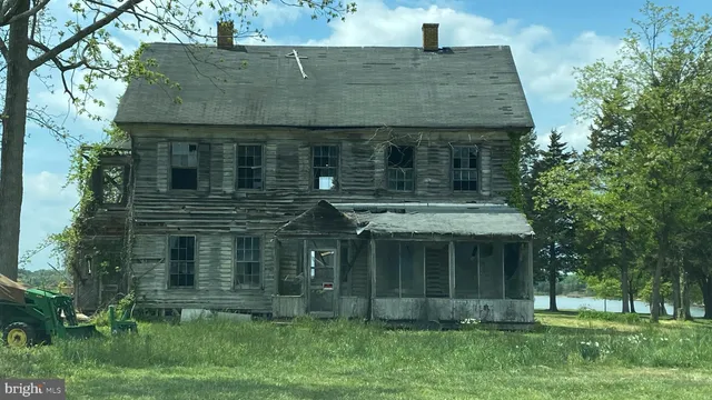 an aerial view of residential house with outdoor space and lake view