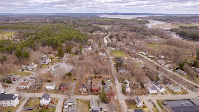 $895,000 | 9 Swamscott Street, Newfields, NH 03856