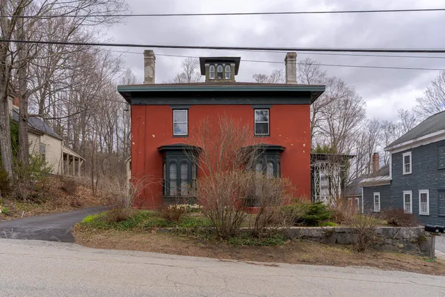 $895,000 | 9 Swamscott Street, Newfields, NH 03856