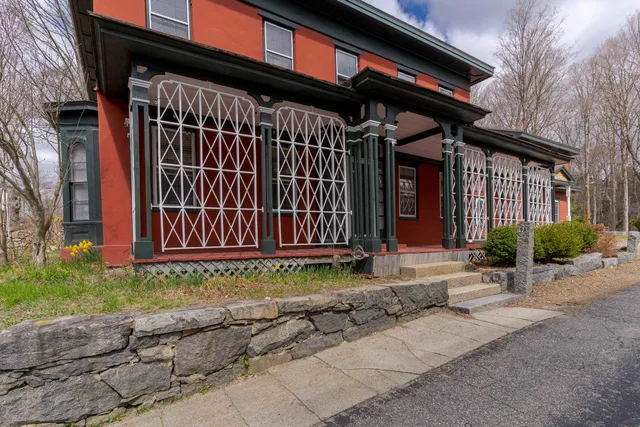 $895,000 | 9 Swamscott Street, Newfields, NH 03856